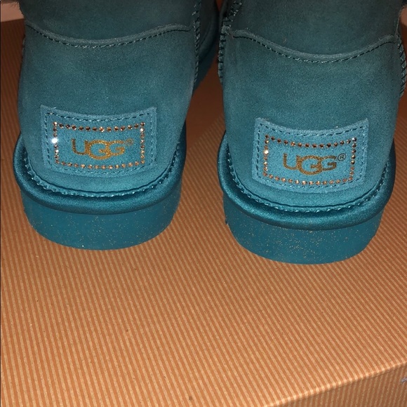 NIB UGG Australia Swarovski Bailey Button Boots 7 - Picture 3 of 4